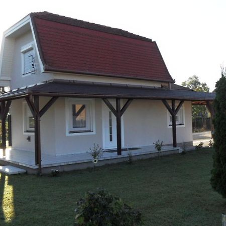 Ferienhaus Am Plattensee Balatonmariafurdo Exterior photo