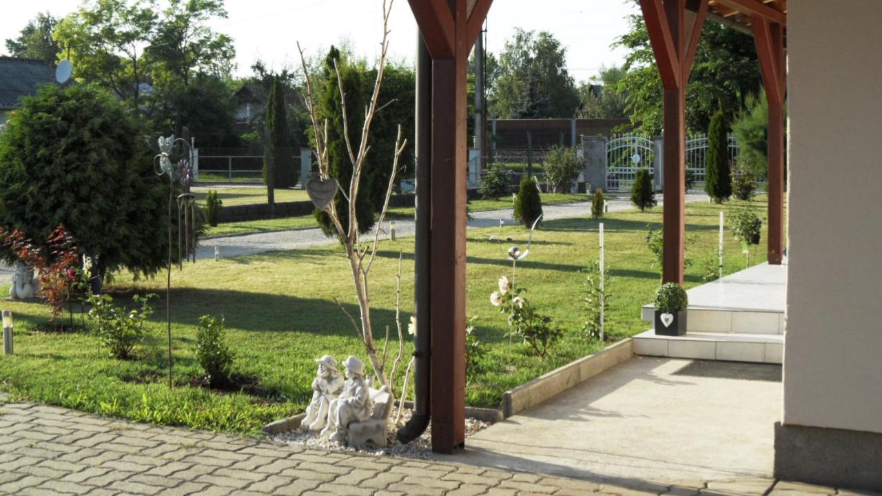 Ferienhaus Am Plattensee Balatonmariafurdo Exterior photo
