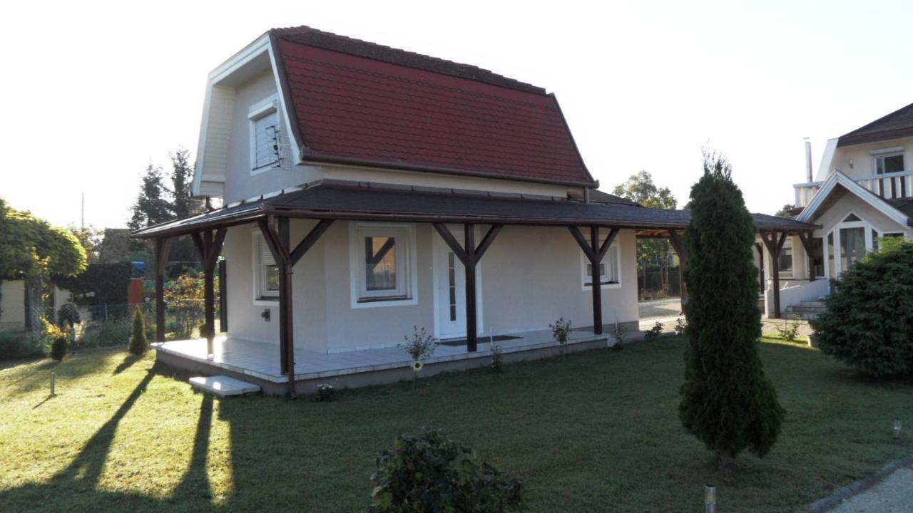 Ferienhaus Am Plattensee Balatonmariafurdo Exterior photo